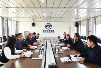 農(nóng)高區(qū)黨工委委員、管委會(huì)副主任曹永湖到俊源石油走訪(fǎng)